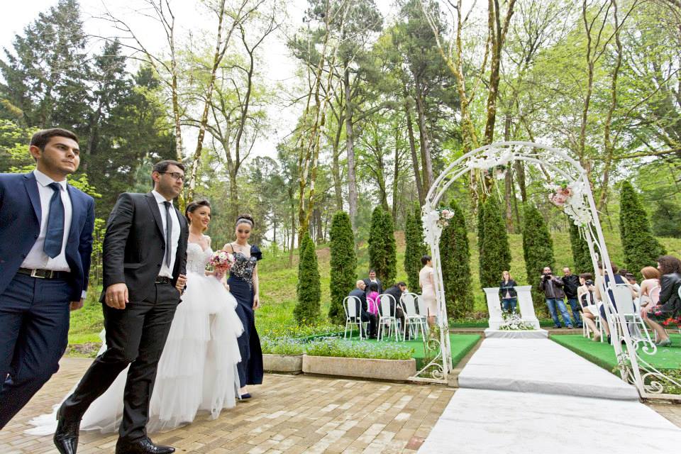  _40_https://easyweddingbahrain.com/wp-content/uploads/batumi-georgia-winter-wedding.jpg